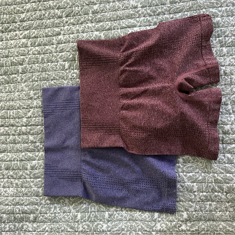 Set of Two Seamless Shorts in Burgundy and dark purple